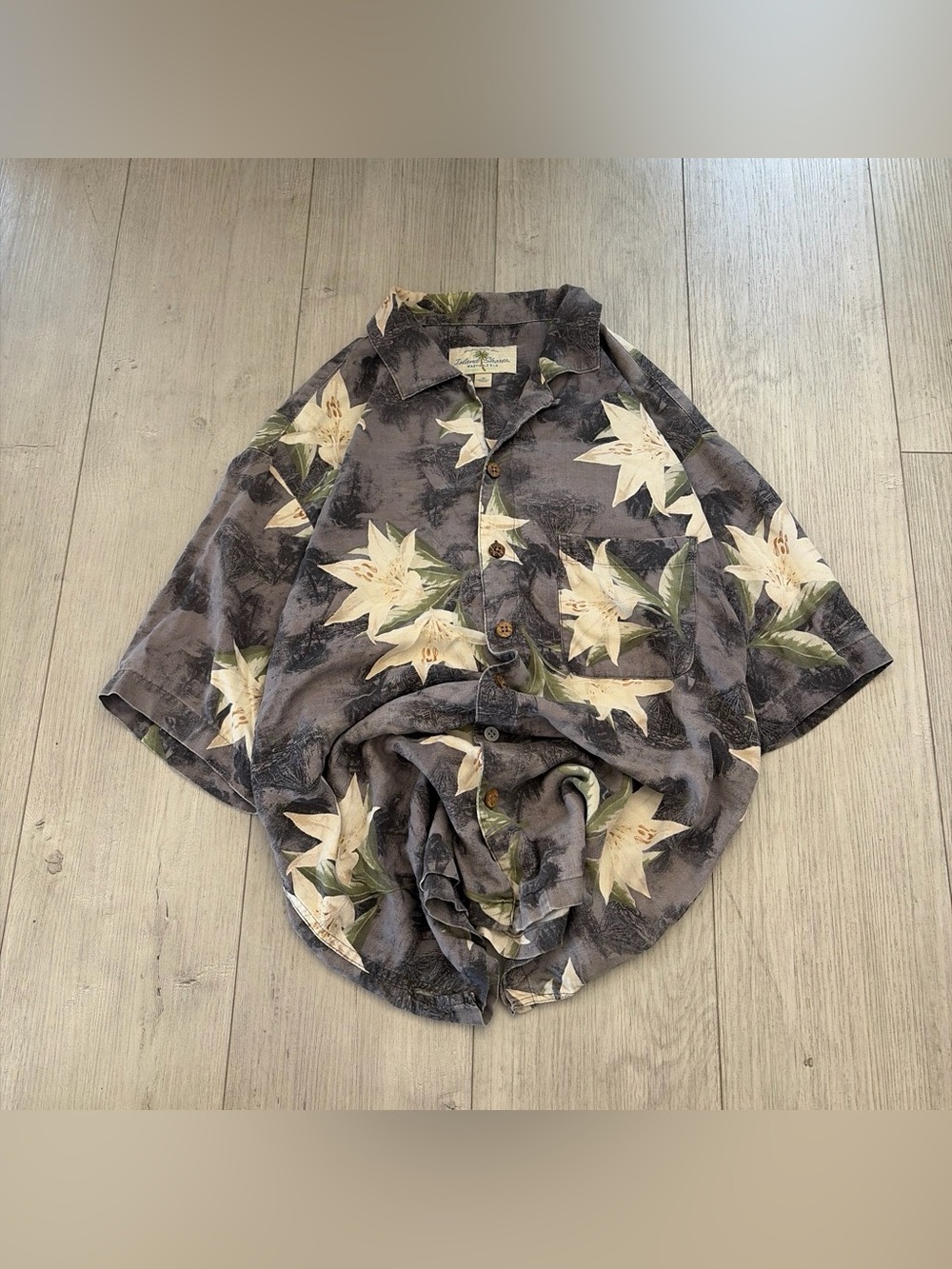 Vintage Short Sleeve Floral Shirt in Gray and Cream